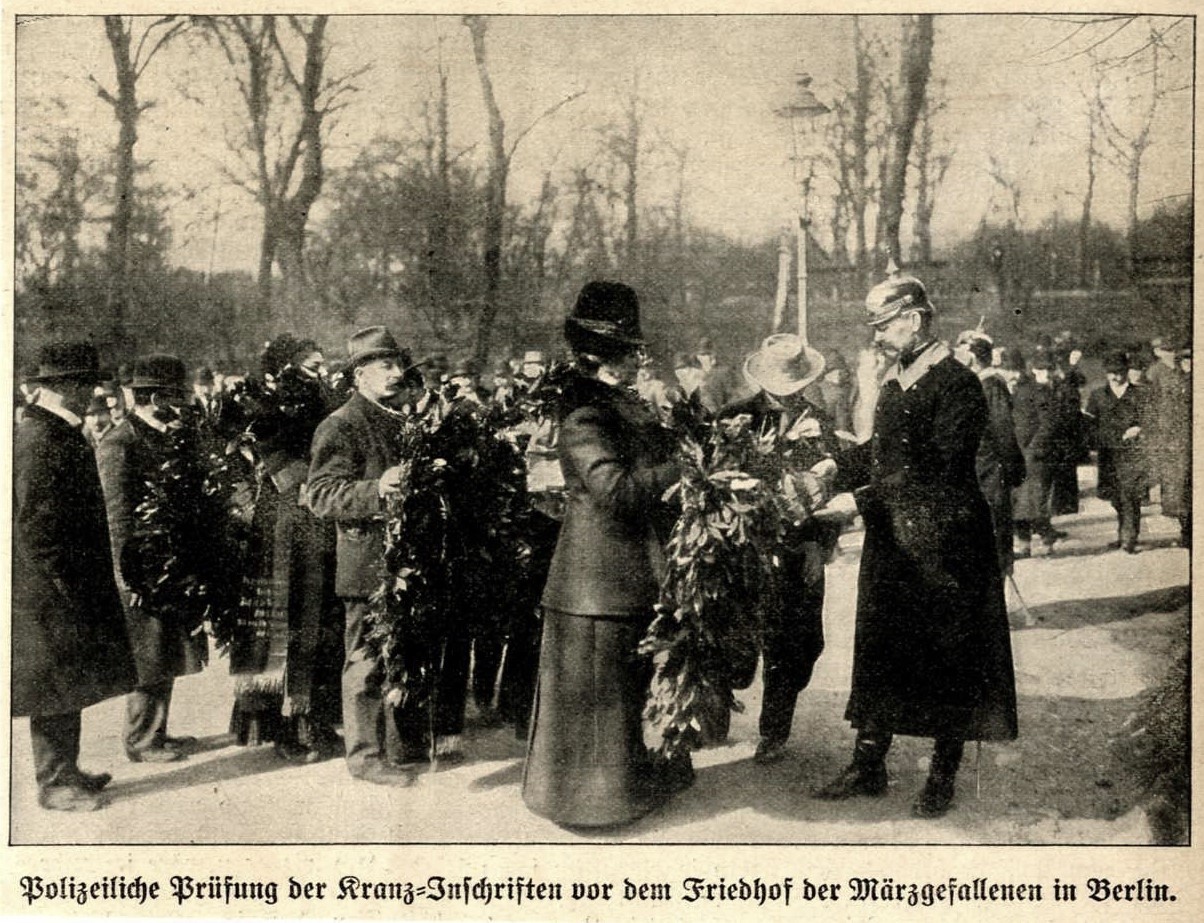 Polizei prüft Kranzinschriften