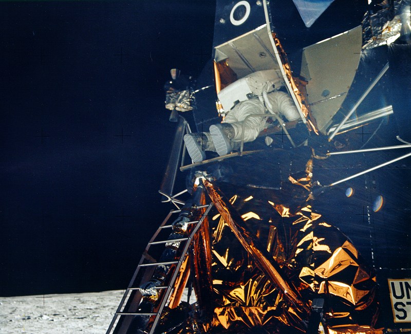 Aldrin verlässt Eagle