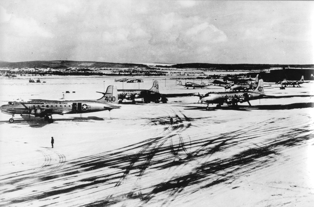C-54 in Wiesbaden im Schnee